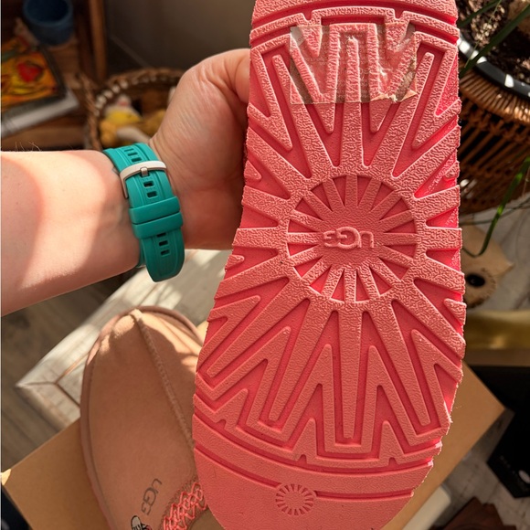 UGG Brown and Pink Tazz Love 25 Slip-Ons
Limited edition - Picture 10 of 14